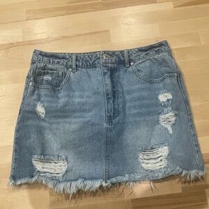 Forever 21 jean mini skirt Denim Distressed Skirt size US 30